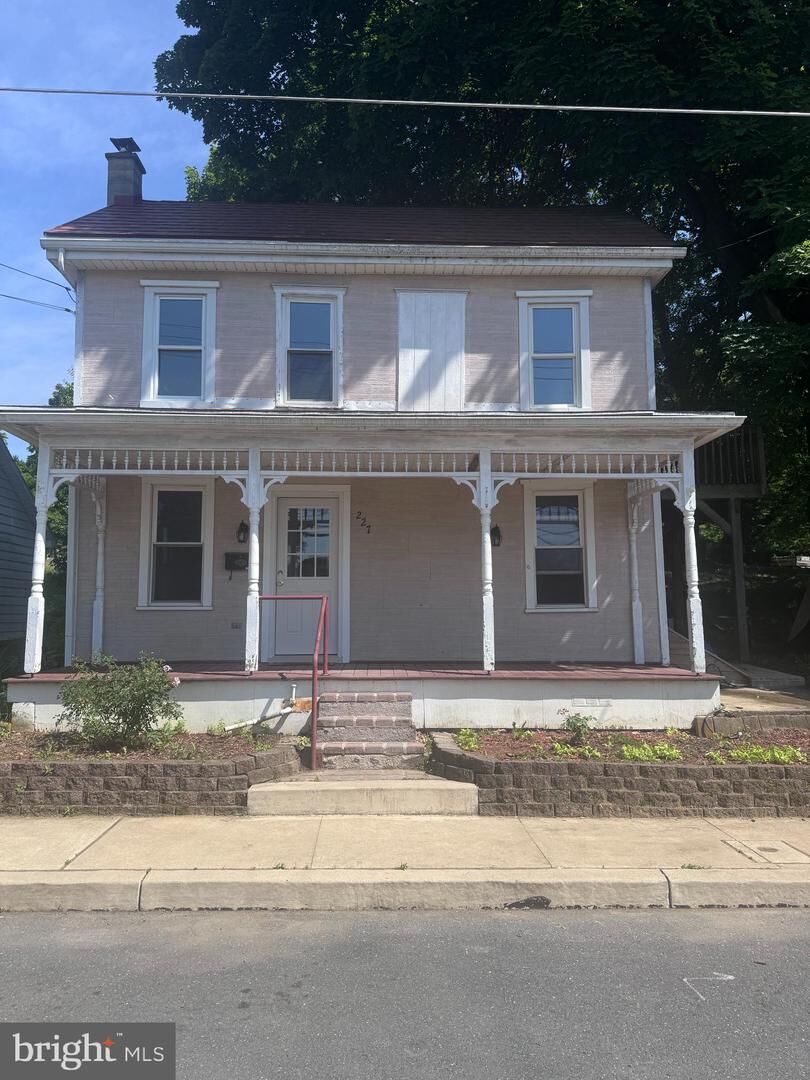 Property Photo:  227 Gettysburg Street  PA 17019 
