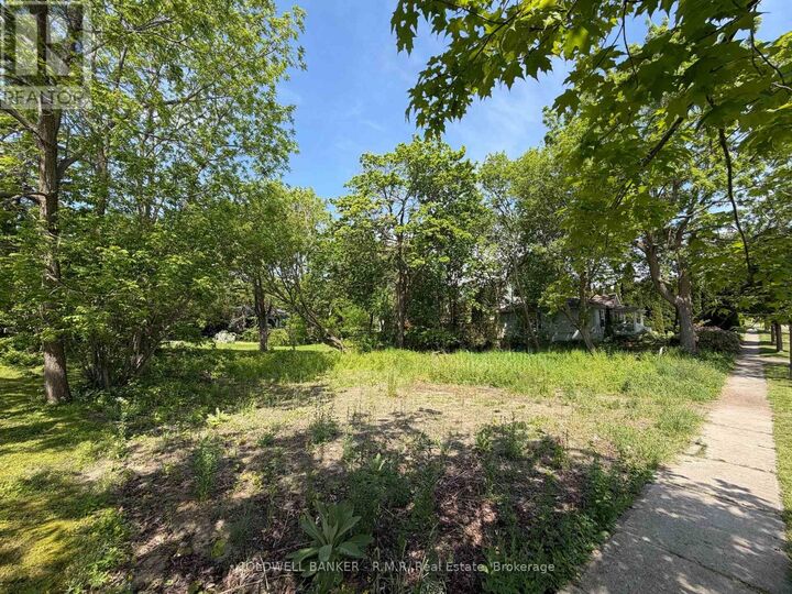 Property Photo:  32 Bramley Street North  ON L1A 3K9 