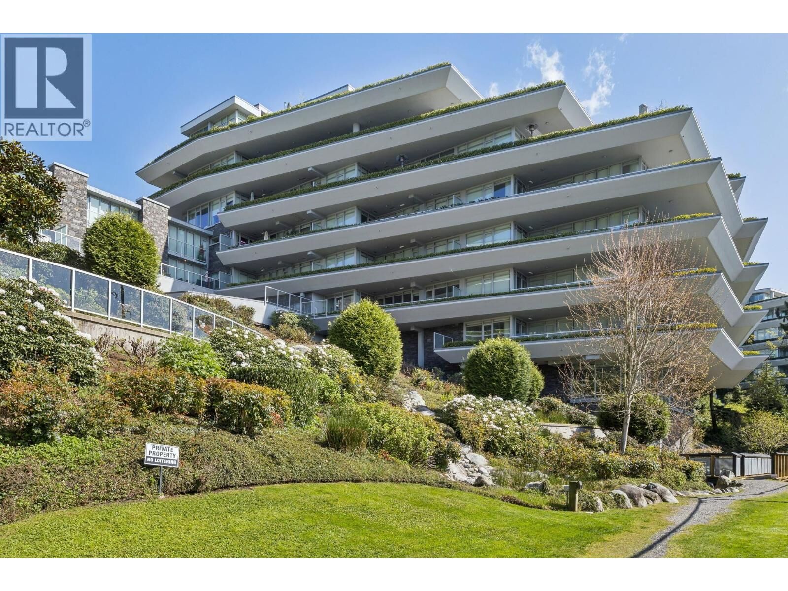 Property Photo:  866 Arthur Erickson Place 204  BC V7T 0B2 