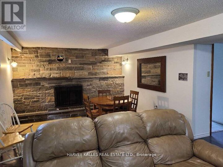 Property Photo:  2379 Hensall Street Lower  ON L5A 2T1 