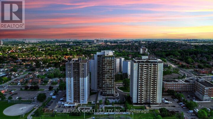 Property Photo:  1461 Lawrence Avenue West 1305  ON M6L 0A6 