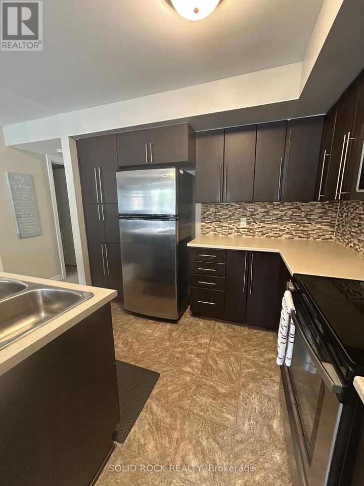 Property Photo: 305 Cresthaven Drive 1 ON K2G 4R5