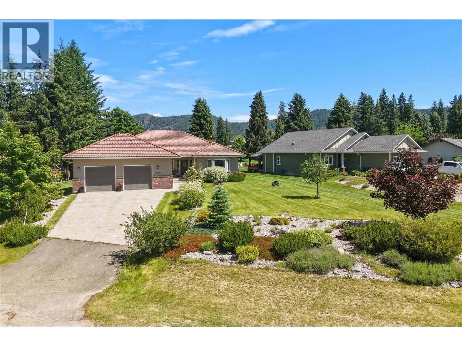 Property Photo: 2642 Golf View Place BC V0E 1H2