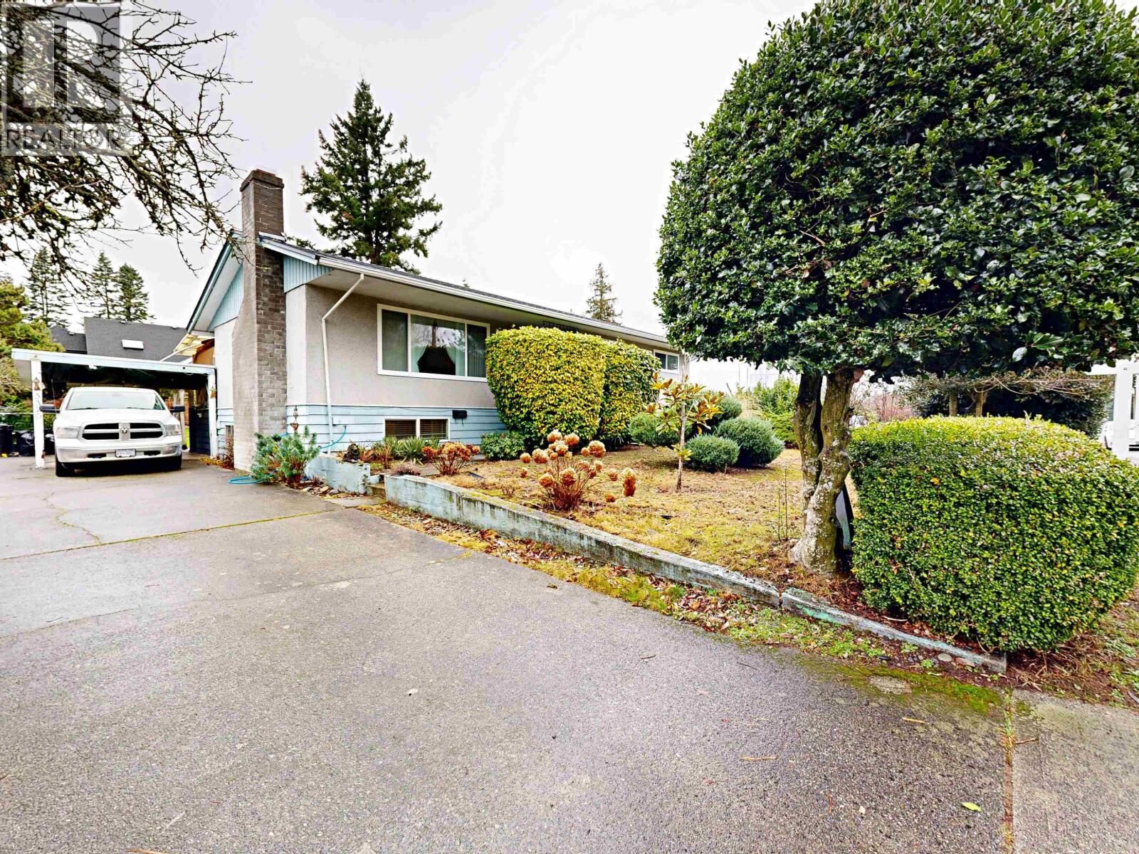 Property Photo:  5379 1 Avenue  BC V4M 1B8 
