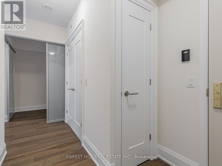 Property Photo:  88 Cumberland Street 810  ON M5R 1A3 