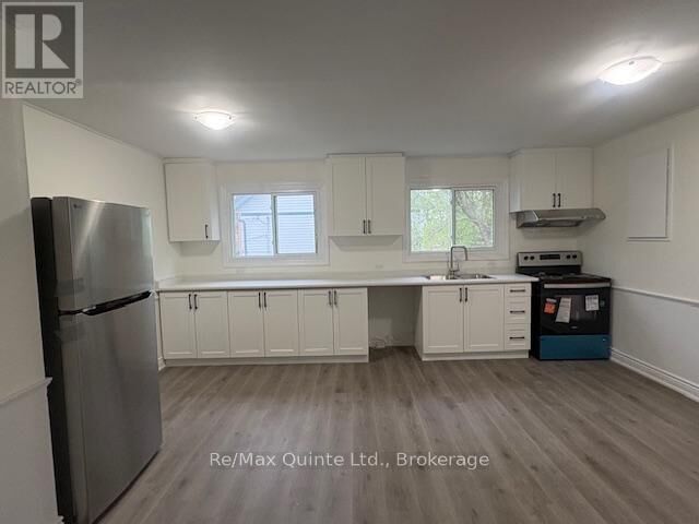 Property Photo:  172 Queen Street 5  ON K8V 4Y6 