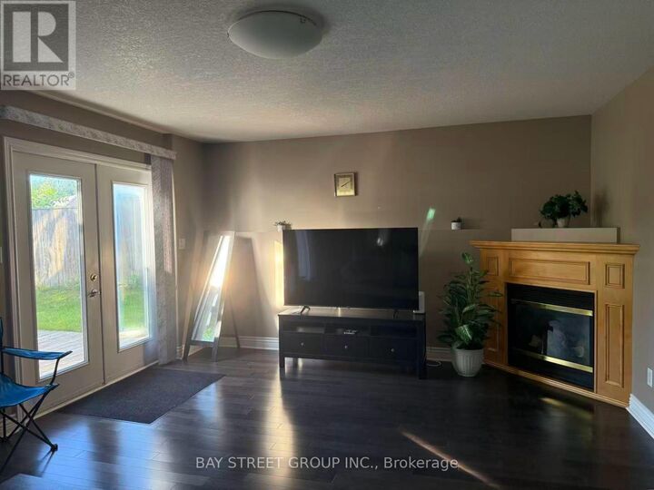 Property Photo:  578 Springwater Drive West  ON N2V 2S5 