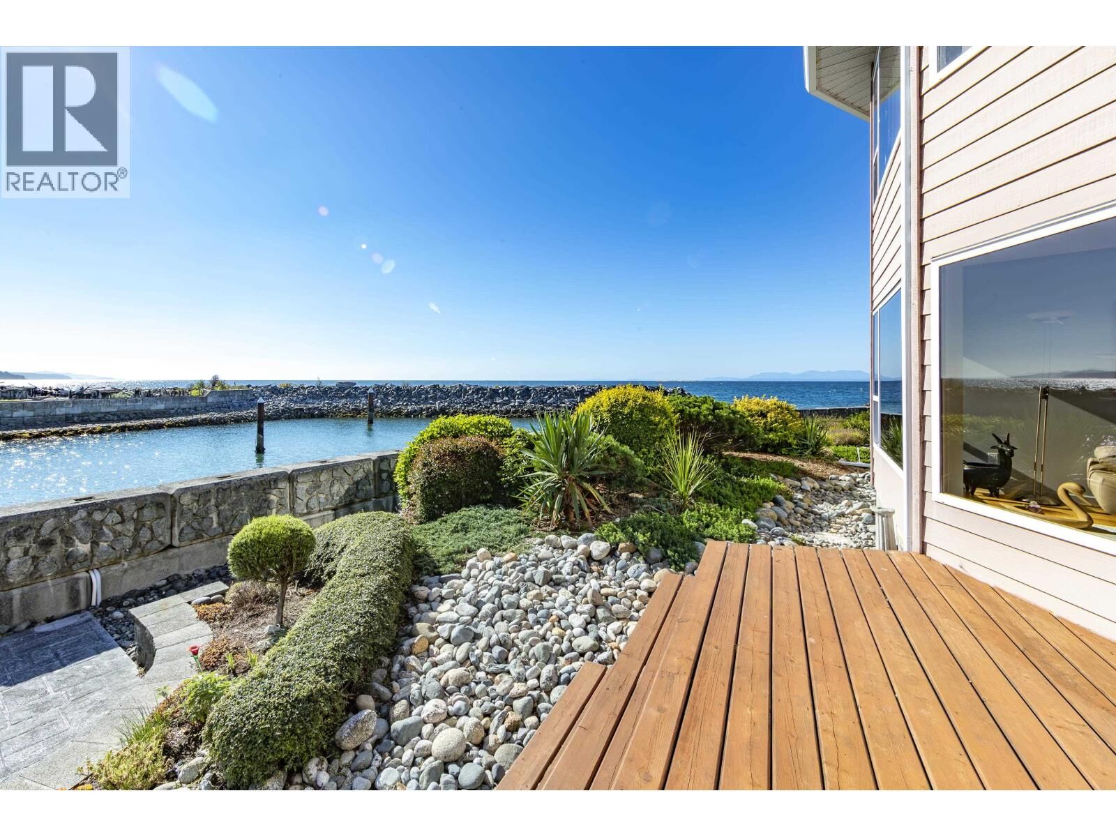 Photo de la propriété:  1585 Field Road 226  BC V7Z 0H1 