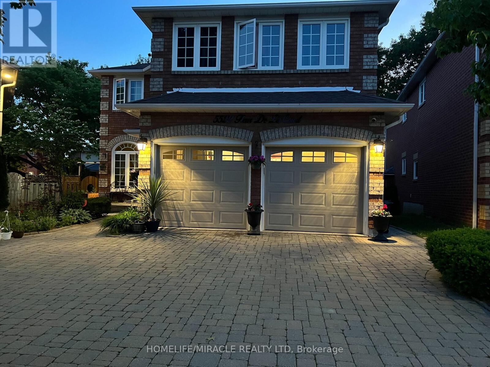 Property Photo:  5522 Fleur-De-Lis Court  ON L5R 2Z6 