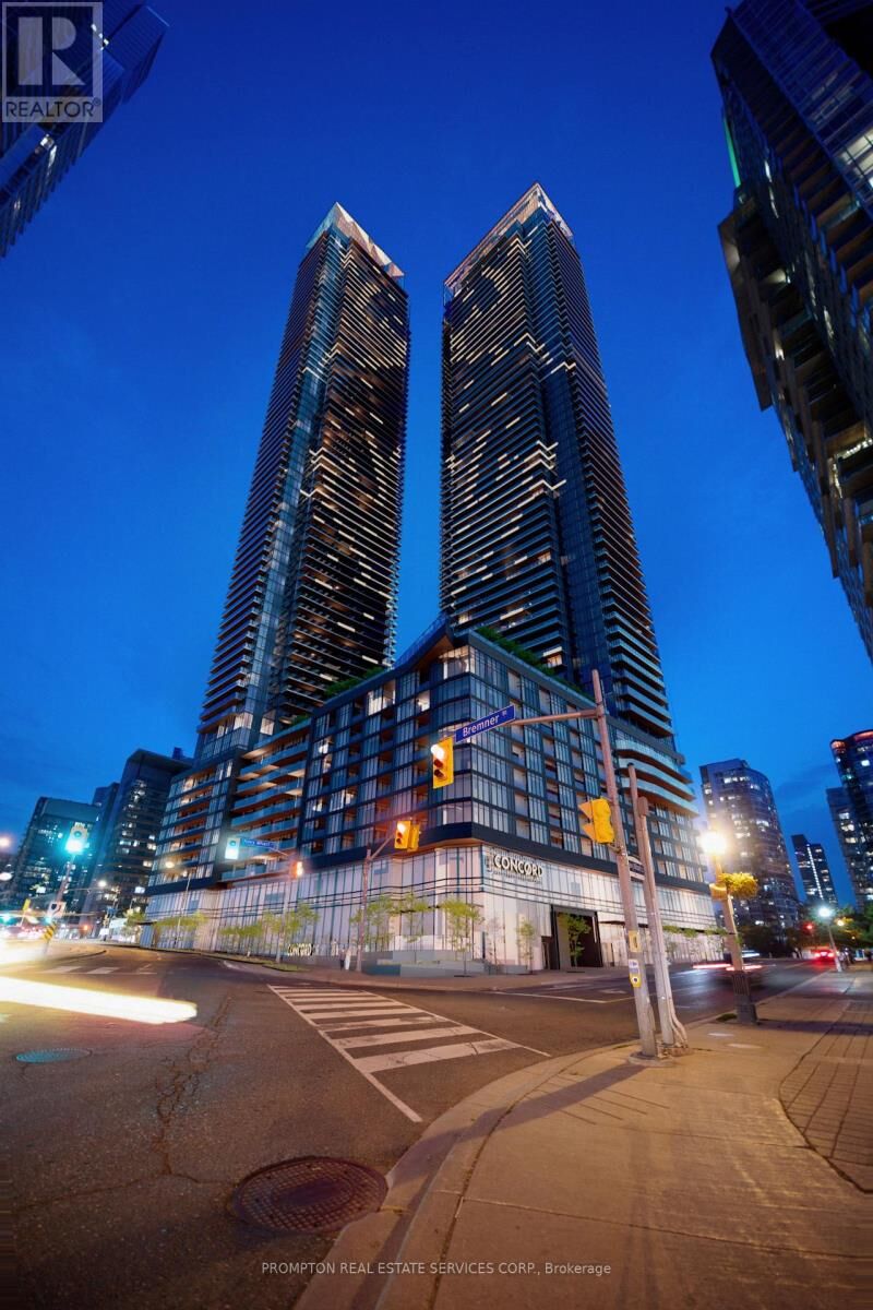 Property Photo:  3 Concord Cityplace Way 633  ON M5V 0X4 