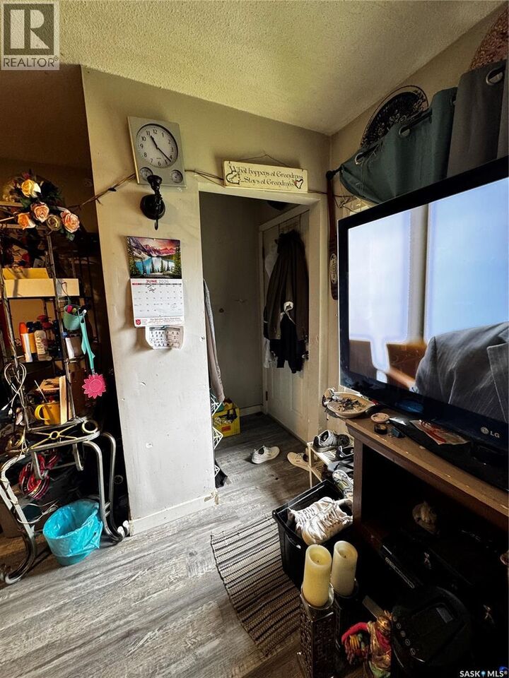 Property Photo: 807 Weldon Avenue SK S7M 2V3