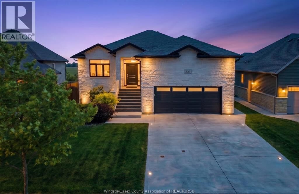 Property Photo:  227 Summer Street  ON N8L 0G6 
