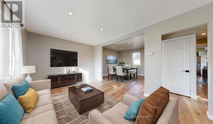 Property Photo:  77 Glenburn Avenue  ON M4B 2X7 