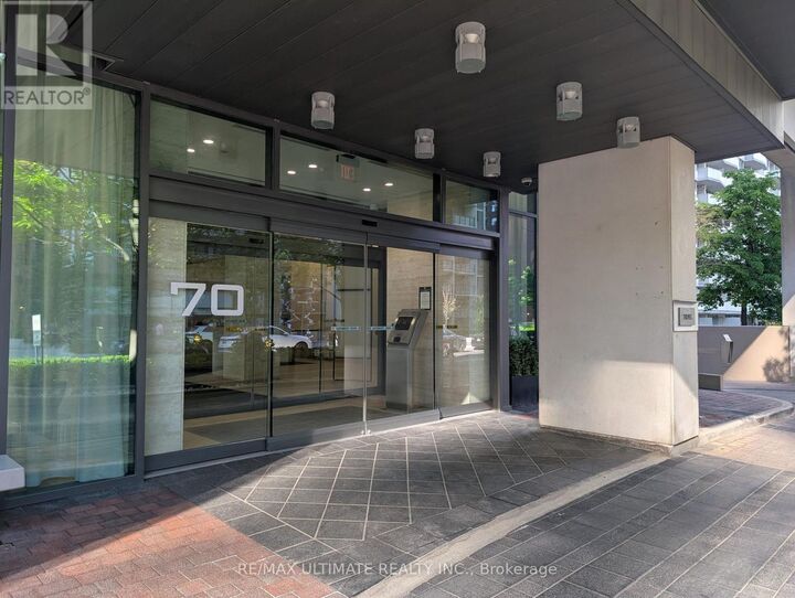 Property Photo: 70 Roehampton Avenue 917 ON M4P 1R2