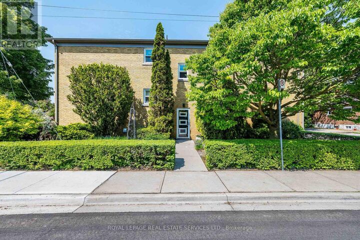 Property Photo: 40 Emerald Crescent # 1 ON M8V 2B6