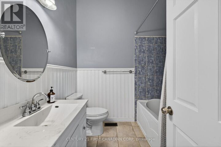 Photo de la propriété: 372 Dieppe Street ON N5Z 3A6