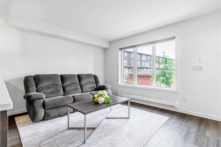 Property Photo: 325 Park East Drive MB R3Y 1Z9