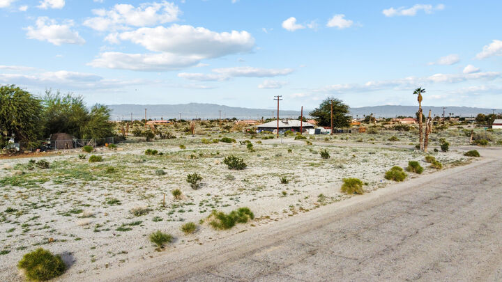 Property Photo: 1552 Nile Drive CA 92274