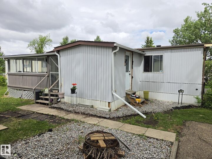 Property Photo:  14 Willowdale Drive NW  AB T6P 1G4 