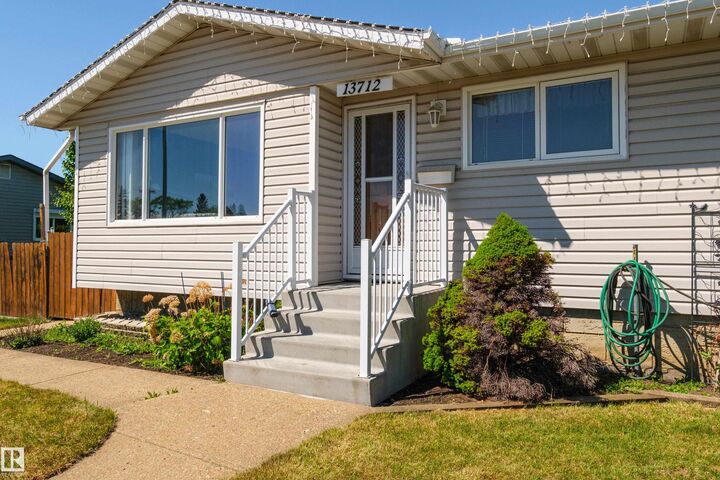 Photo de la propriété:  13712 87 Street NW  AB T5E 3E9 