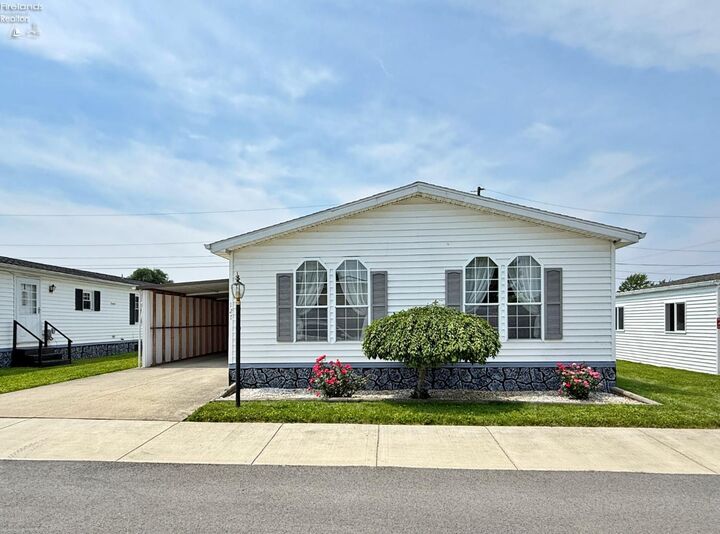Property Photo:  60 N State Route 101 127  OH 44883 