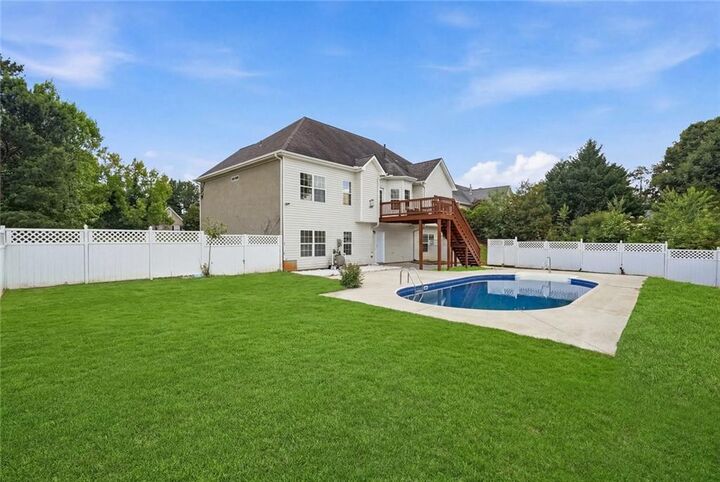 Property Photo:  705 Gatwick Court  GA 30248 