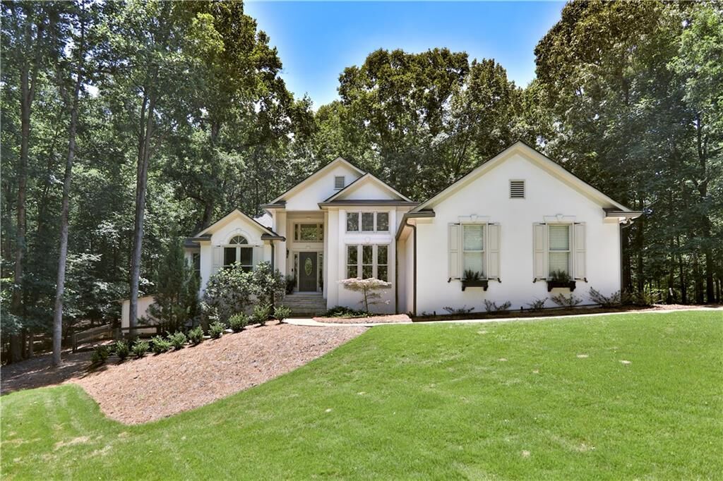 Property Photo: 1312 Oak Bluff Court GA 30114
