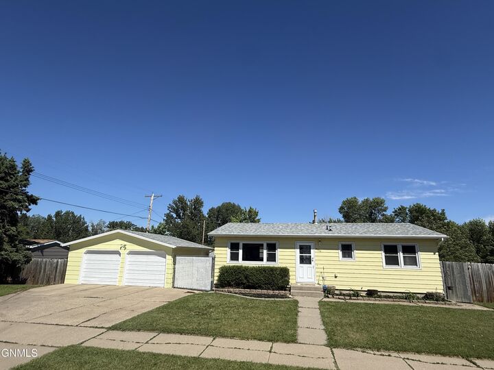 Property Photo:  2300 8th Street NW  ND 58703 