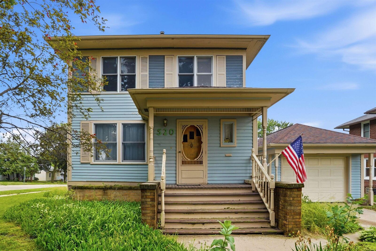 Property Photo:  520 2nd St SE  IA 50662 
