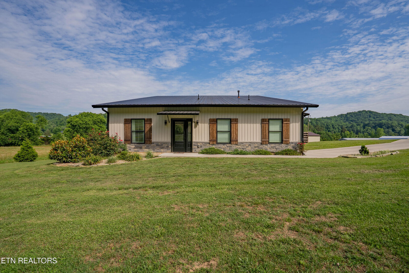 Property Photo: 1352 Dutch Valley Rd TN 37716