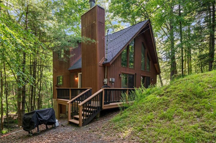 Property Photo: 103 Lollipop Lane PA 18328