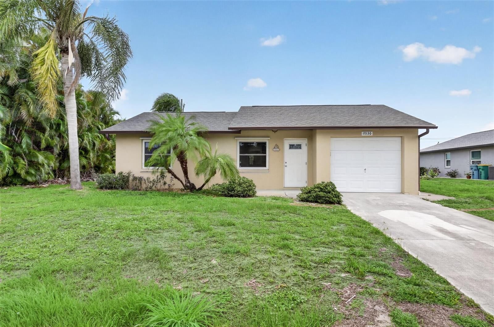 Property Photo: 10136 Peach Avenue FL 34224