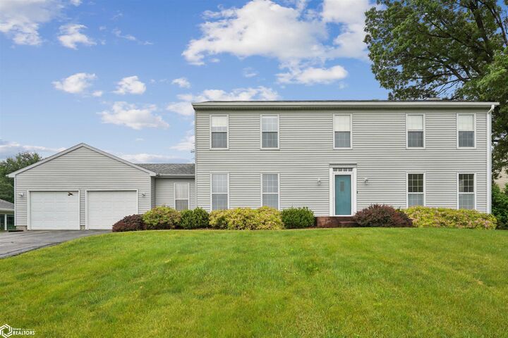 Property Photo:  1406 S 12th Street  IA 50158 