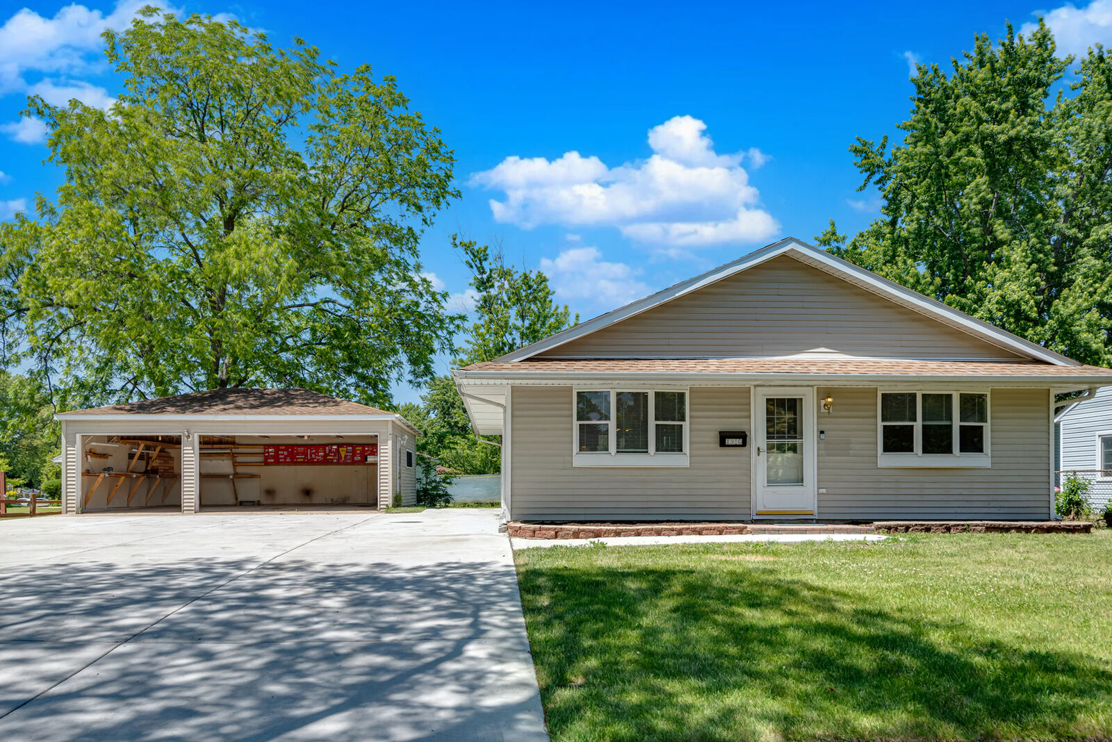 Property Photo:  1310 Klein Drive  IL 60107 