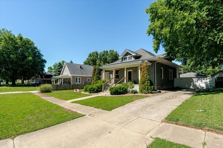 Property Photo:  304 S Monroe Street  IL 61755 