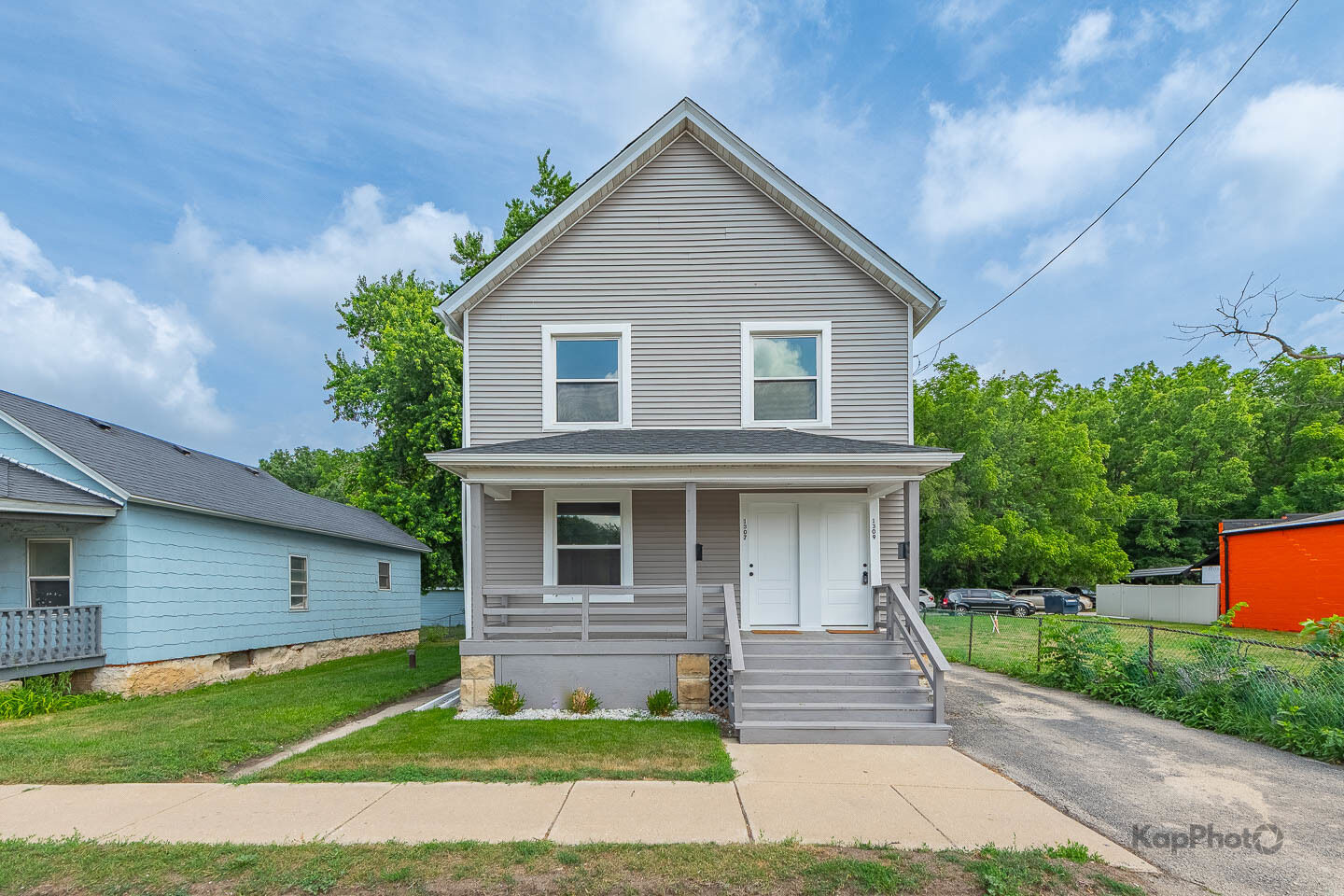 Property Photo: 1307 E Cass Street IL 60432