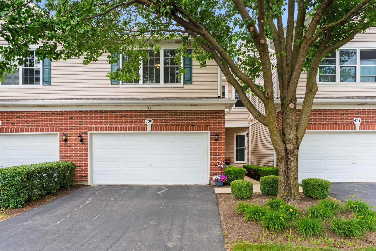 Property Photo: 429 Merlot Court IL 60543