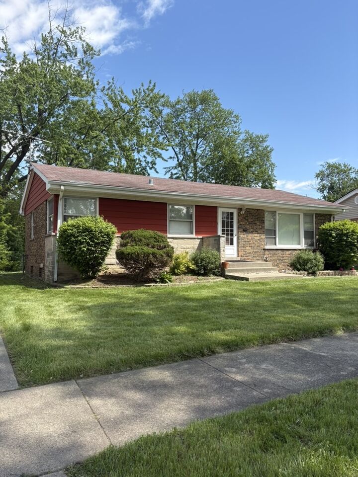 Property Photo:  443 Grosvenor Place  IL 60411 