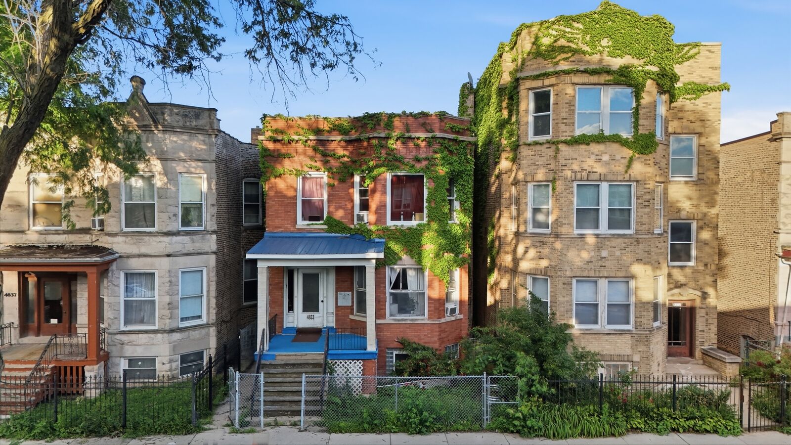 Property Photo:  4833 N Troy Street  IL 60625 