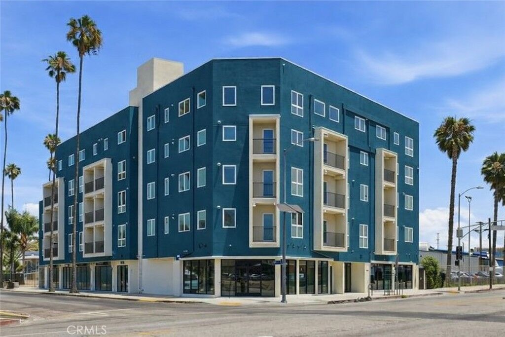 Property Photo: 1818 S Norton Avenue 307 CA 90018