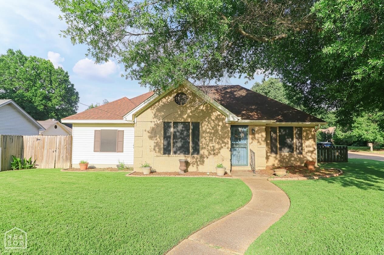Property Photo:  822 Hester Street  AR 72401 