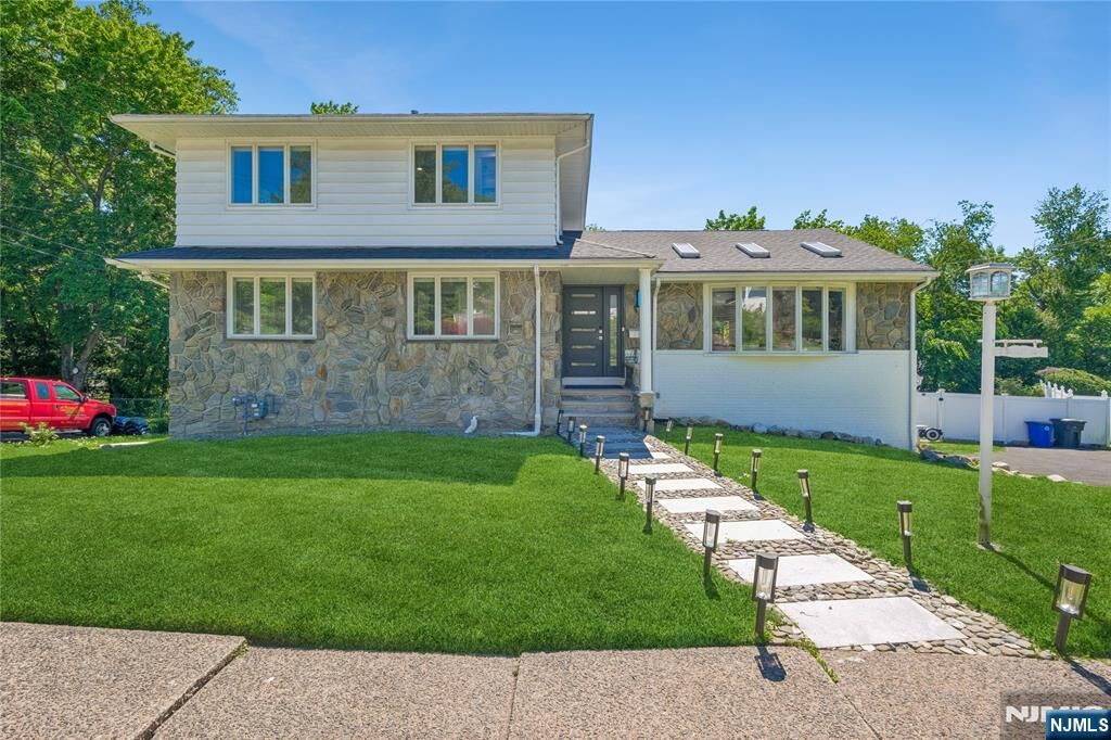 Property Photo:  13 Munsey Road  NJ 07630 