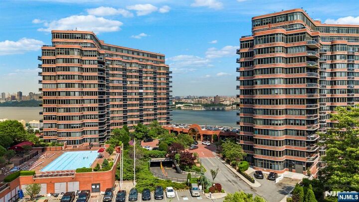 Property Photo:  100 Carlyle Drive Vp6  NJ 07010 