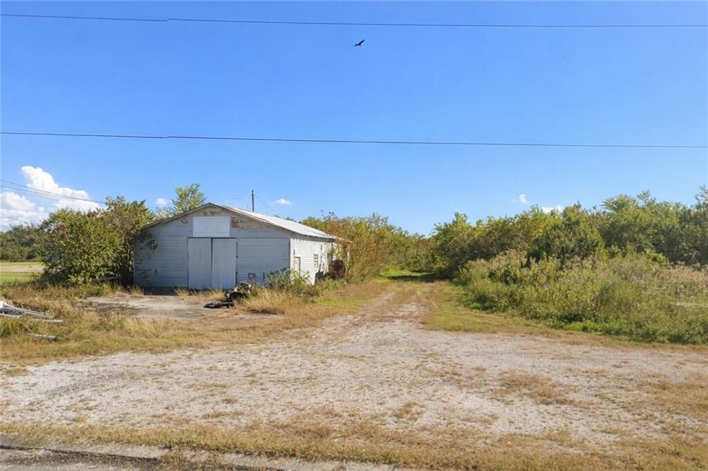 Property Photo: 37600 Highway 11 LA 70041