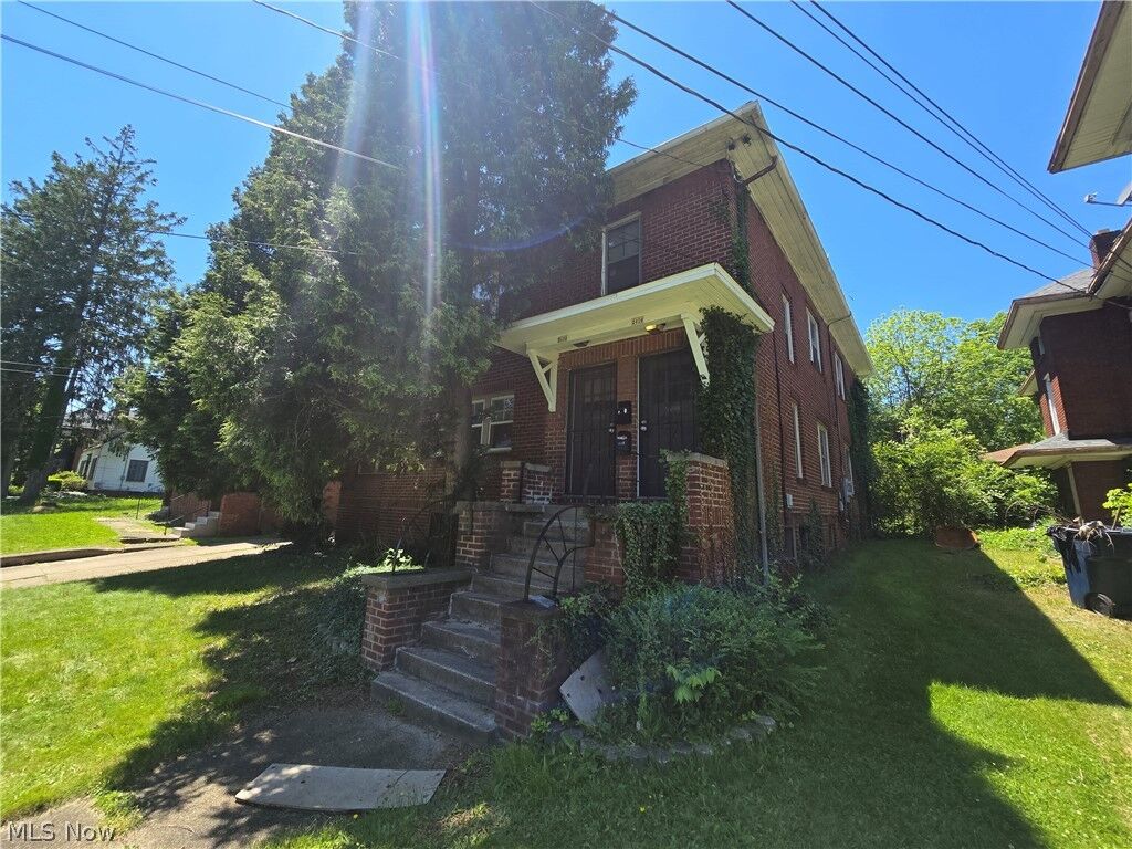 Property Photo: 2424 Elm Street OH 44505