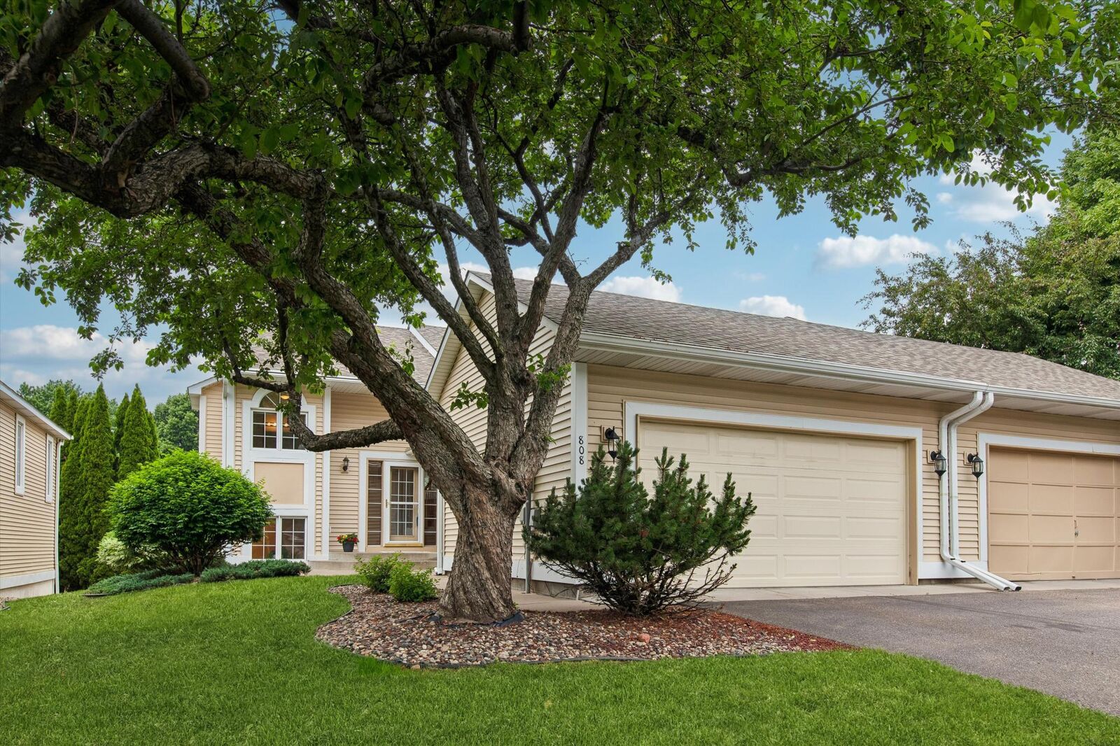 Property Photo:  808 Winterberry Drive  MN 55125 