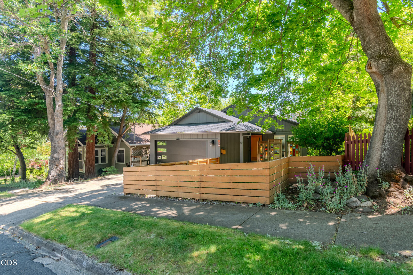 Property Photo: 120 Nob Hill Street OR 97520