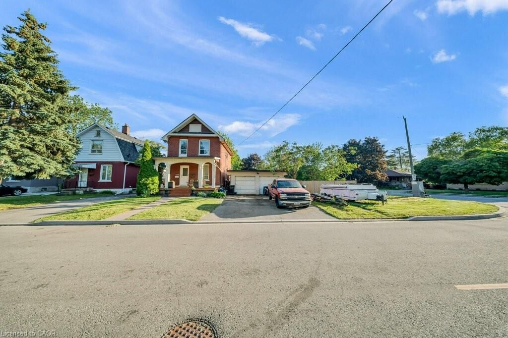 Property Photo:  118 Hewat Street  ON N3H 4H1 