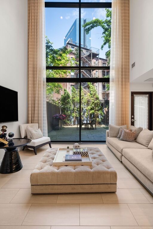 Property Photo:  109 Chandler St 1  MA 02116 