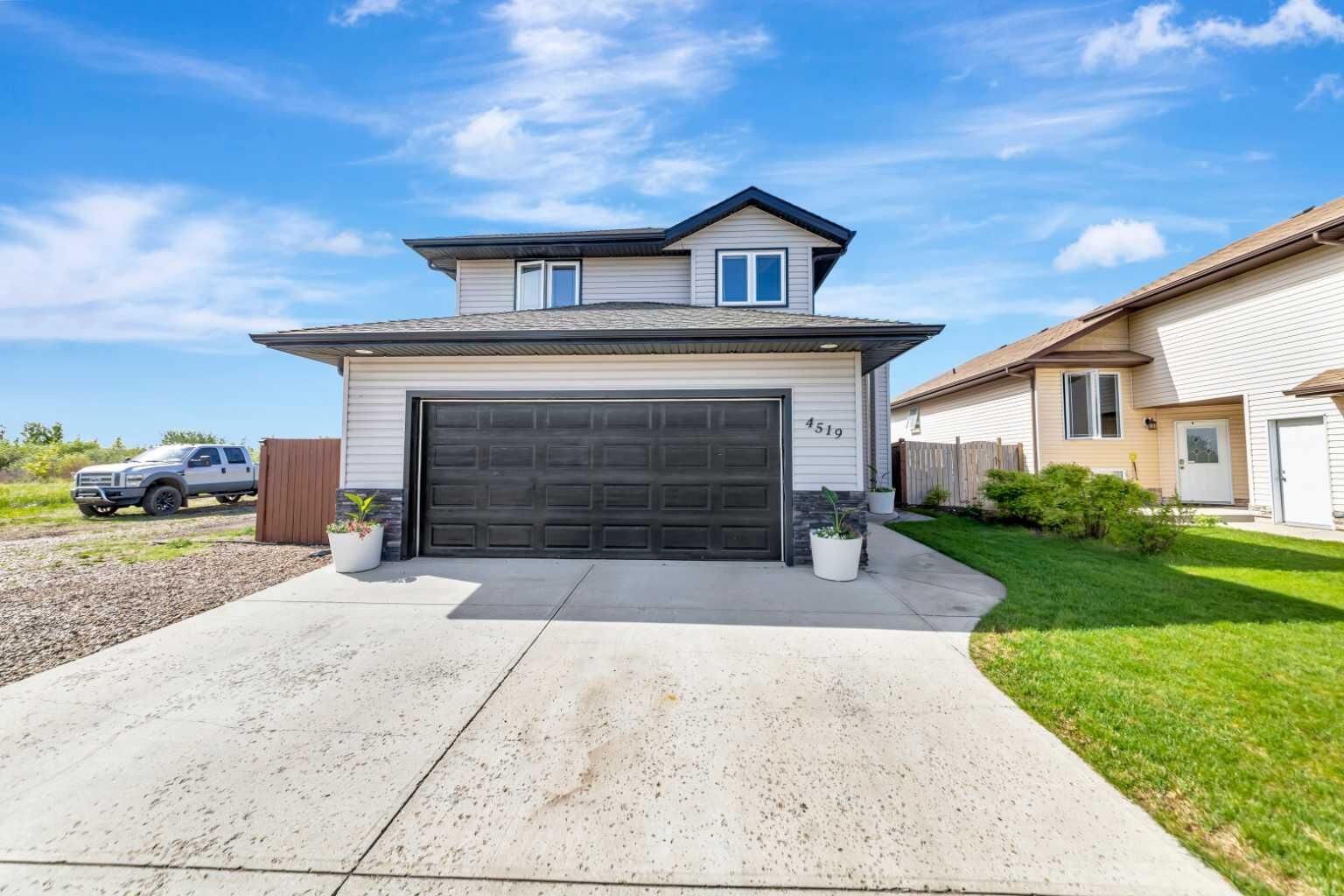 Property Photo:  4519 24 Street  SK S9V 0Z5 